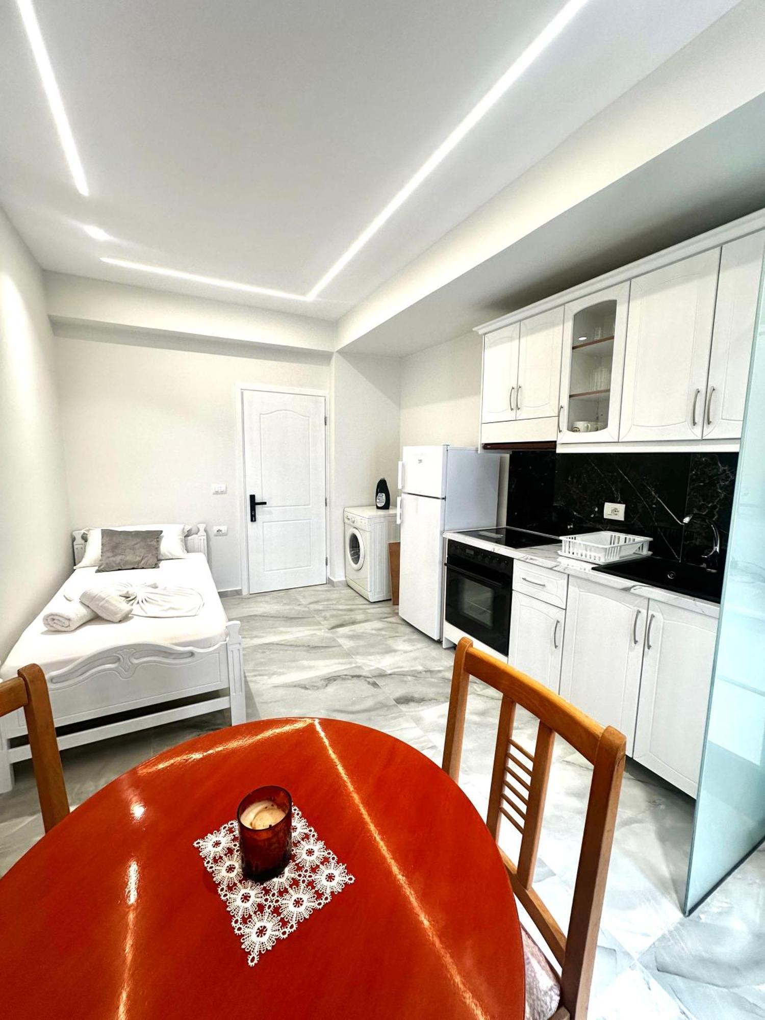 Summerland Saranda Luaran gambar